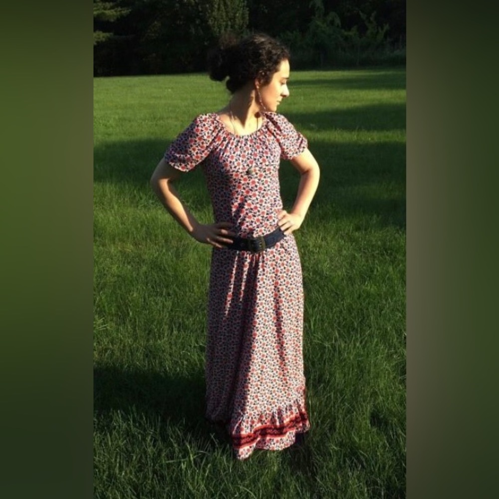 Vintage retro 70’s flower dress for your inner flower child at heart